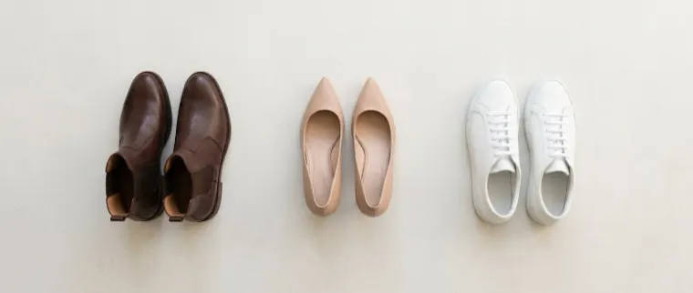 Wide display banner — shoes