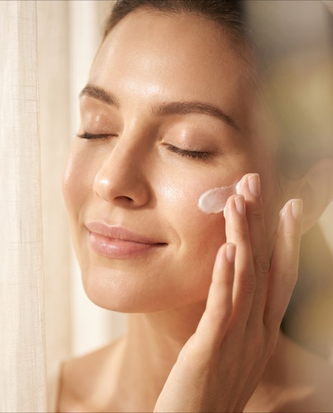 Beauty ad creative — variant 3